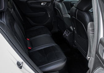 Подержанный автомобиль Volvo XC40 2019 года (10 фото)