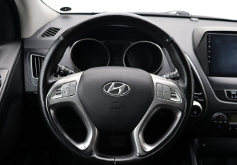Подержанный автомобиль Hyundai ix35 2010 года (14 фото)