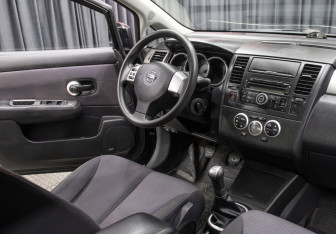 Подержанный автомобиль Nissan Tiida Sedan 2010 года (10 фото)