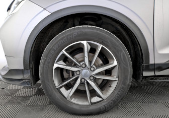 Подержанный автомобиль Geely Coolray 2023 года (18 фото)