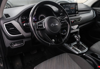 Подержанный автомобиль Kia Seltos 2020 года (13 фото)