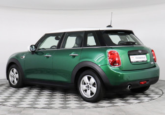 Подержанный автомобиль MINI Hatch 2020 года (7 фото)