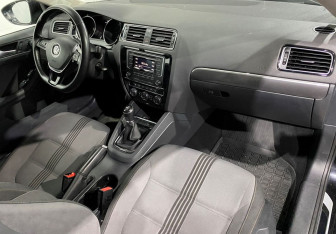 Подержанный автомобиль Volkswagen Jetta Sedan 2016 года (11 фото)