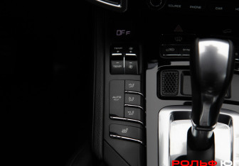 Подержанный автомобиль Porsche Cayenne 2017 года (25 фото)