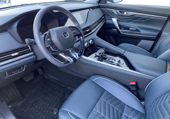 Подержанный автомобиль Changan CS95 2023 года (9 фото)