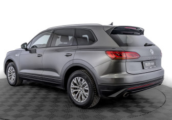 Подержанный автомобиль Volkswagen Touareg 2019 года (7 фото)