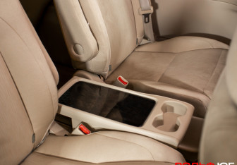 Подержанный автомобиль Toyota Alphard 2013 года (11 фото)