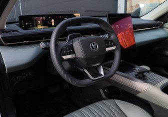 Подержанный автомобиль Changan Lamore 2024 года (13 фото)