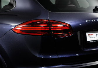 Подержанный автомобиль Porsche Cayenne 2016 года (17 фото)