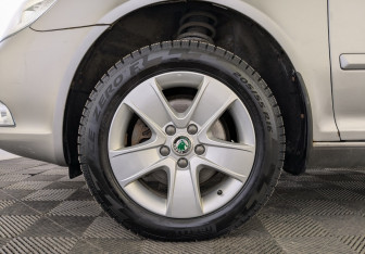 Подержанный автомобиль Skoda Octavia Wagon 2012 года (13 фото)