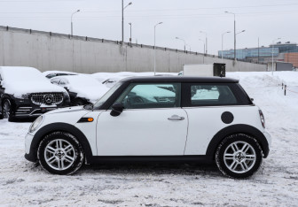 Подержанный автомобиль MINI Hatch 2010 года (8 фото)