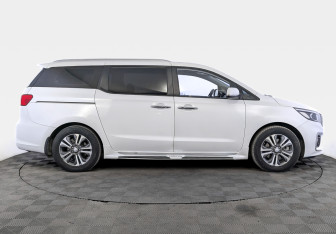 Подержанный автомобиль Kia Carnival 2019 года (4 фото)