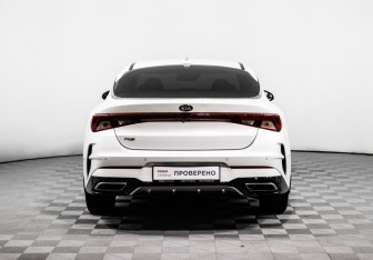Подержанный автомобиль Kia K5 2021 года (6 фото)