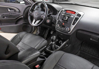 Подержанный автомобиль Kia Ceed Wagon 2011 года (11 фото)