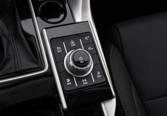 Подержанный автомобиль Mitsubishi Eclipse Cross 2022 года (14 фото)