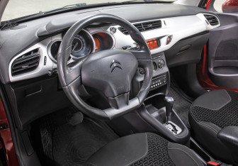 Подержанный автомобиль Citroen C3 Hatchback 2010 года (15 фото)