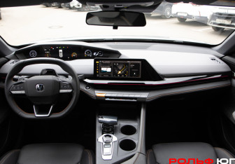 Подержанный автомобиль Changan UNI-V 2023 года (12 фото)