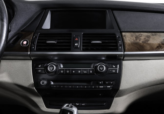 Подержанный автомобиль BMW X5 2009 года (14 фото)