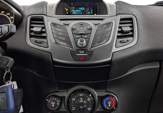 Подержанный автомобиль Ford Fiesta Sedan 2016 года (17 фото)