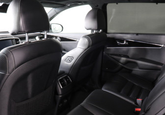 Подержанный автомобиль Kia Sorento 2018 года (12 фото)