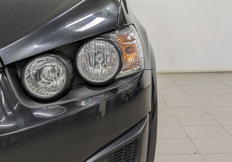 Подержанный автомобиль Chevrolet Aveo Sedan 2015 года (16 фото)