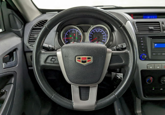 Подержанный автомобиль Geely Emgrand X7 2015 года (24 фото)