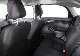Подержанный автомобиль Ford Focus Hatchback 2017 года (12 фото)