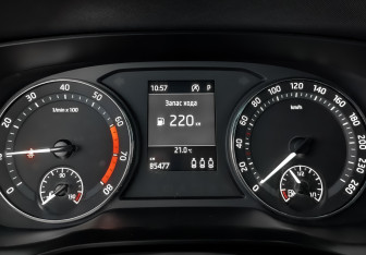 Подержанный автомобиль Skoda Octavia Liftback 2021 года (16 фото)