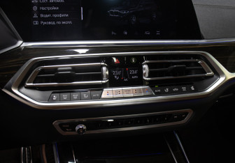 Подержанный автомобиль BMW X7 2019 года (19 фото)