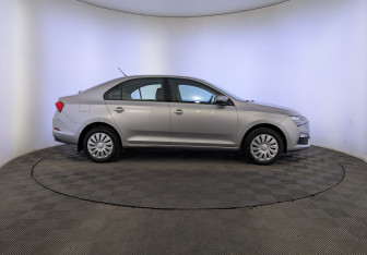 Подержанный автомобиль Skoda Rapid Liftback 2021 года (4 фото)