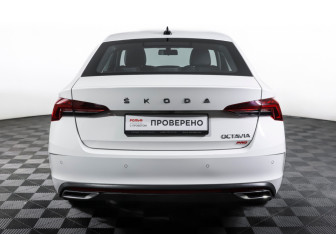 Подержанный автомобиль Skoda Octavia Liftback 2022 года (6 фото)