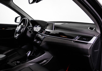 Подержанный автомобиль BMW X1 2018 года (9 фото)