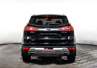 Подержанный автомобиль Geely Atlas 2018 года (4 фото)