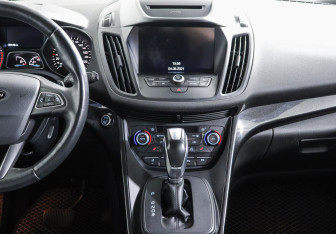 Подержанный автомобиль Ford Kuga 2017 года (9 фото)