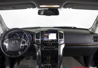 Подержанный автомобиль Toyota Land Cruiser Suv 2014 года (12 фото)