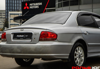 Подержанный автомобиль Hyundai Sonata 2008 года (17 фото)