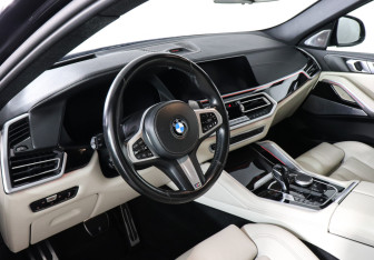 Подержанный автомобиль BMW X6 2021 года (11 фото)