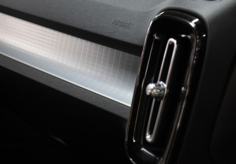 Подержанный автомобиль Volvo XC40 2019 года (21 фото)