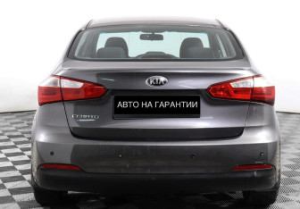 Подержанный автомобиль Kia Cerato Sedan 2013 года (4 фото)