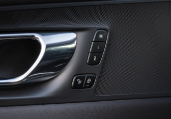 Подержанный автомобиль Volvo XC60 2021 года (17 фото)