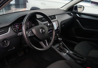 Подержанный автомобиль Skoda Octavia Liftback 2020 года (12 фото)