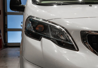 Подержанный автомобиль Peugeot Traveller 2018 года (37 фото)