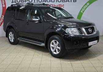 Подержанный автомобиль Nissan Pathfinder 2014 года (3 фото)