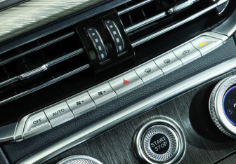 Подержанный автомобиль Hongqi H9 2023 года (16 фото)