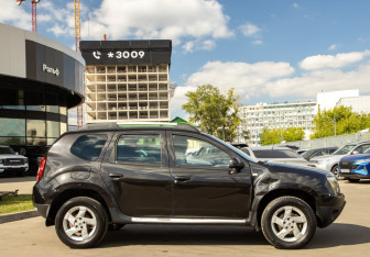 Подержанный автомобиль Renault Duster 2014 года (3 фото)