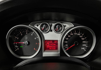 Подержанный автомобиль Ford Focus Hatchback 2009 года (11 фото)