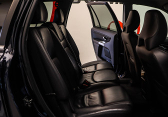 Подержанный автомобиль Volvo XC90 2006 года (17 фото)
