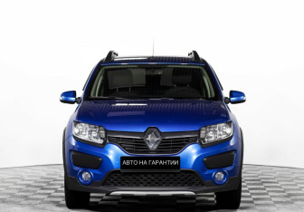 Подержанный автомобиль Renault Sandero 2017 года (2 фото)