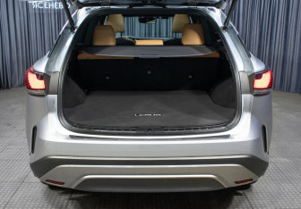 Подержанный автомобиль Lexus RX 2022 года (10 фото)