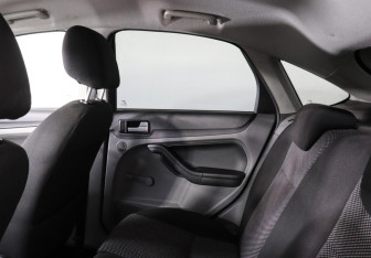 Подержанный автомобиль Ford Focus Sedan 2010 года (8 фото)